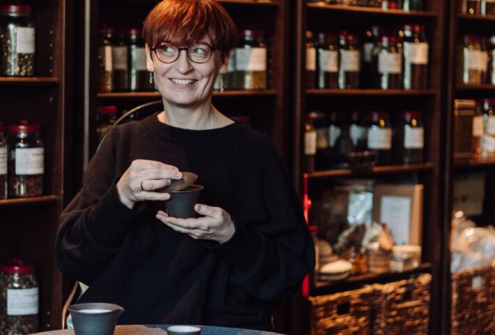 O CERAMICE PRZY HERBACIE. Spotkanie z Anią Włodarczyk